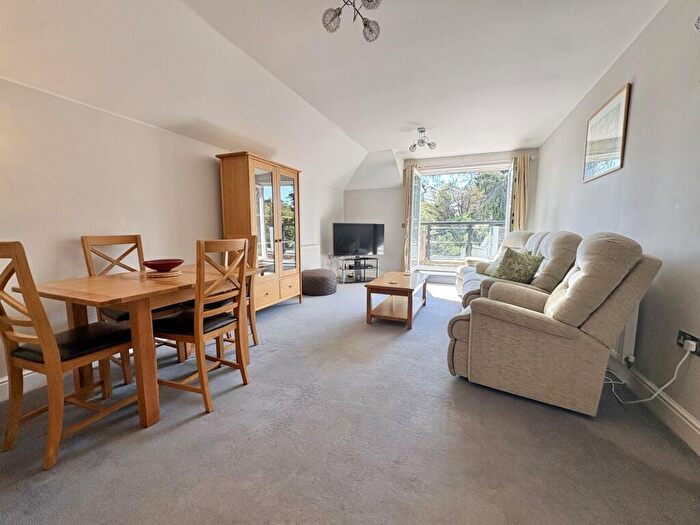 2 Bedroom Apartment For Sale In Lindsay Road, Poole, BH13