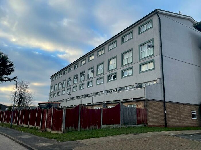 2 Bedroom Maisonette To Rent In Copperfield, Chigwell, Essex, IG7