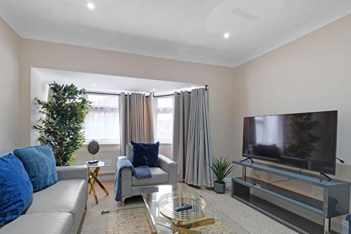 4 Bedroom Detached House To Rent In Brightside Avenue, Staines-Upon-Thames, TW18