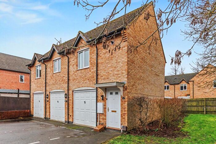2 Bedroom Coach House For Sale In Coopers Close, Stratford-Upon-Avon, CV37
