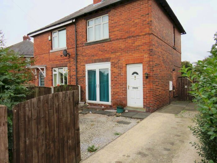 2 Bedroom Property To Rent In York Road, Dewsbury, WF12