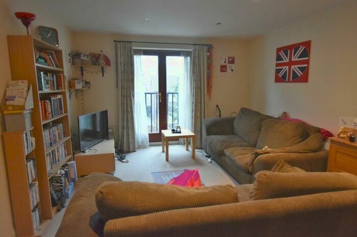 2 Bedroom Apartment To Rent In Vivian Avenue, Sherwood, NG5