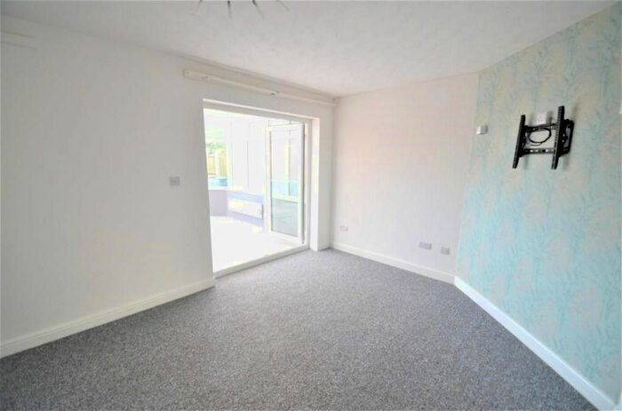 3 Bedroom Semi-Detached House For Sale In Stonegate Close, Blaxton, Doncaster, DN9