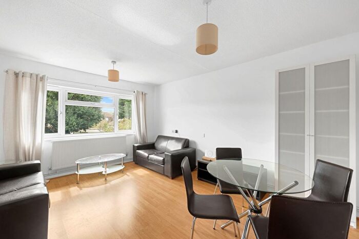 2 Bedroom Flat To Rent In Garson Road, Esher, KT10