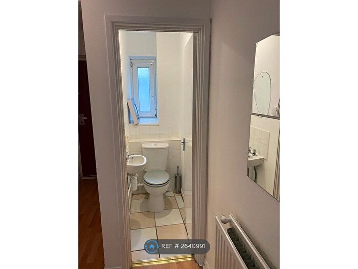4 Bedroom Flat To Rent In Woodville House, London, SE1