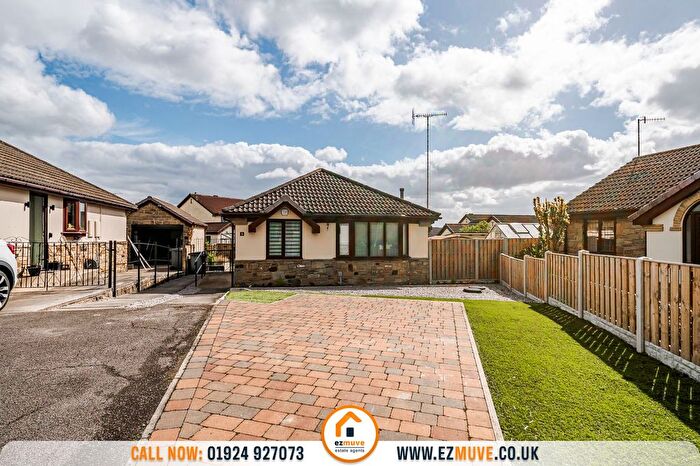 3 Bedroom Detached Bungalow For Sale In Sunnybrook Close, Hoyland, S74