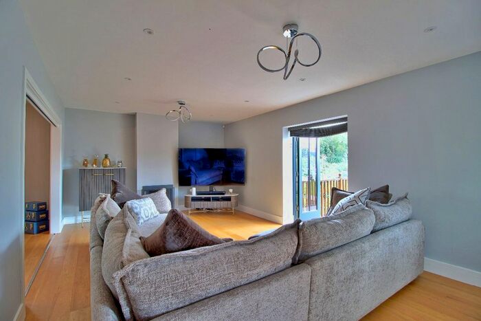 4 Bedroom Property For Sale In James Lane, Grazeley Green, Reading, RG7