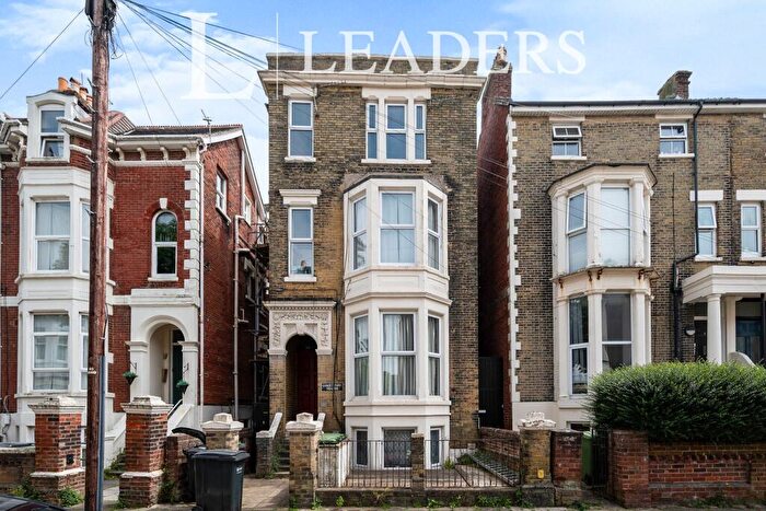 2 Bedroom Flat To Rent In Elphinstone Road, Southsea, PO5
