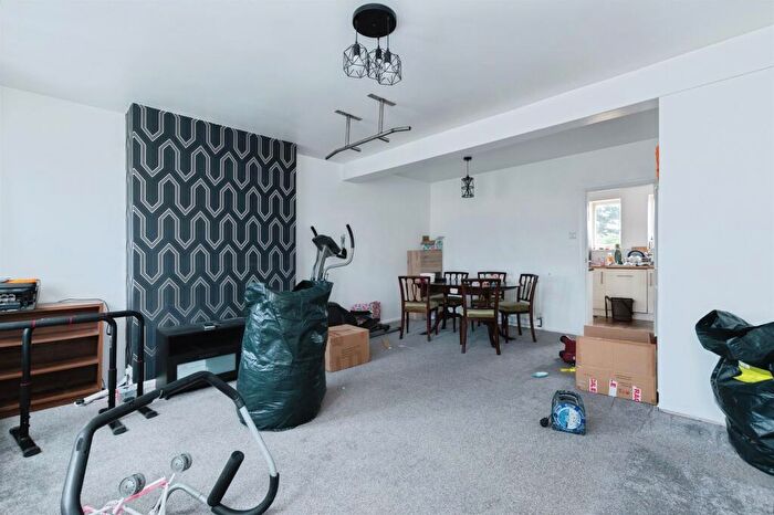 3 Bedroom Maisonette For Sale In Cunningham Crescent, Bournemouth, BH11