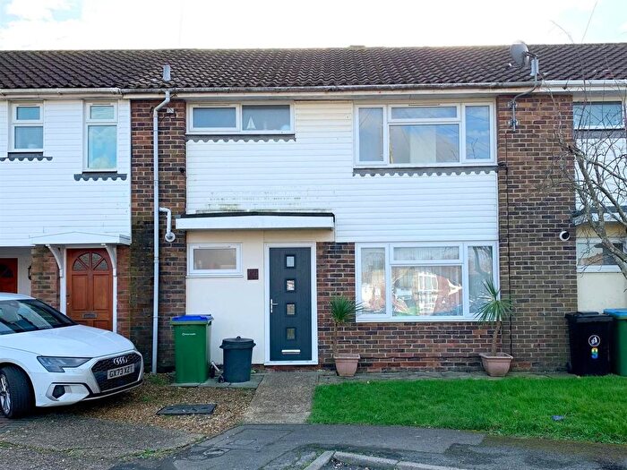 3 Bedroom Terraced House To Rent In Southcourt Close, Rustington, Littlehampton, BN16