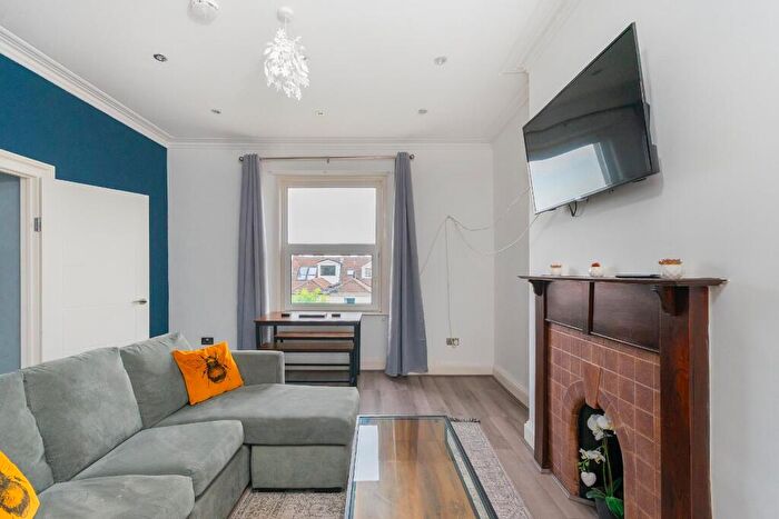 2 Bedroom Flat For Sale In Cotham Road, Cotham, BS6
