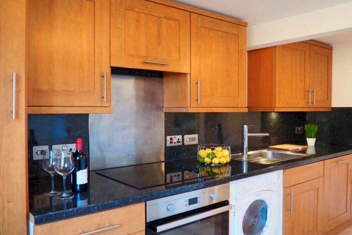 2 Bedroom Flat To Rent In New Street, Horsham, RH13