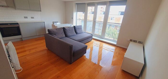 2 Bedroom Flat To Rent In Flat Signal House, Great Suffolk Street, London, SE1
