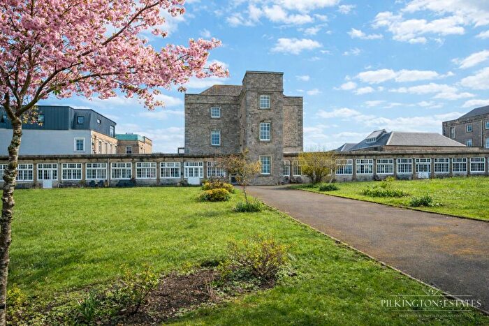 2 Bedroom Flat For Sale In Craigie Drive, Plymouth, Devon, PL1