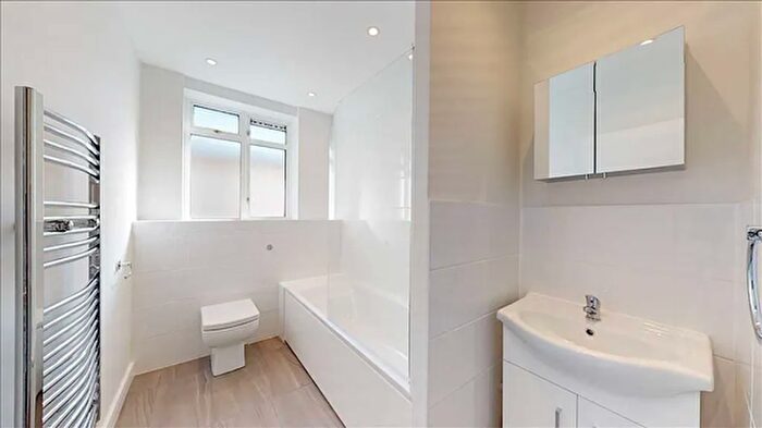 1 Bedroom Flat To Rent In Warren Court, Euston Road, Marylebone, NW1