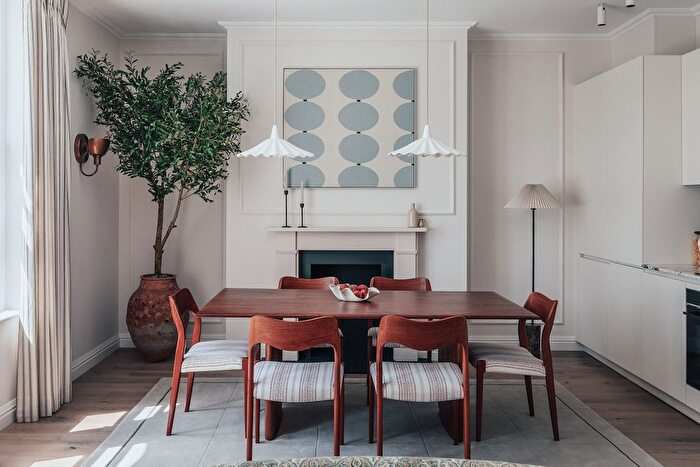 2 Bedroom Flat For Sale In Porchester Gardens, London, W2