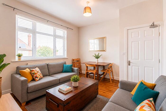 5 Bedroom House To Rent In Bed Trent Boulevard, West Bridgford, Nottingham, NG2