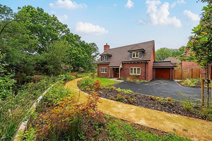 3 Bedroom Chalet For Sale In Constable Close, Fittleworth, RH20