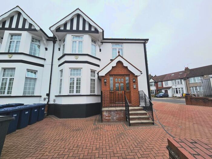 1 Bedroom Flat To Rent In Hale Lane, Mill Hill, NW7
