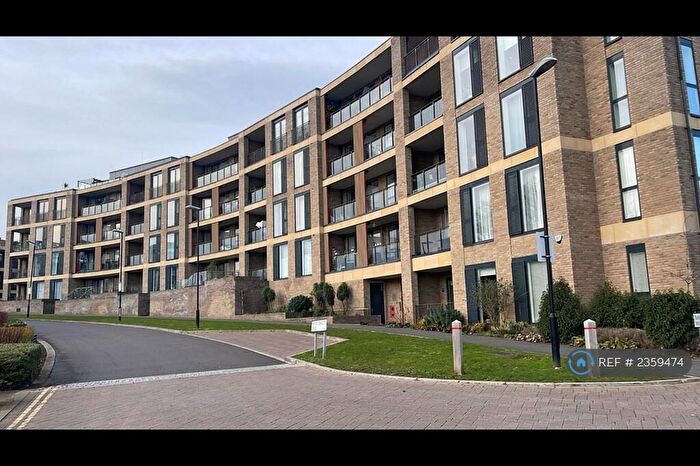 2 Bedroom Flat To Rent In Garrison Heights, London, NW7