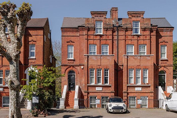 2 Bedroom Flat For Sale In Hermon Hill, Wanstead, E11