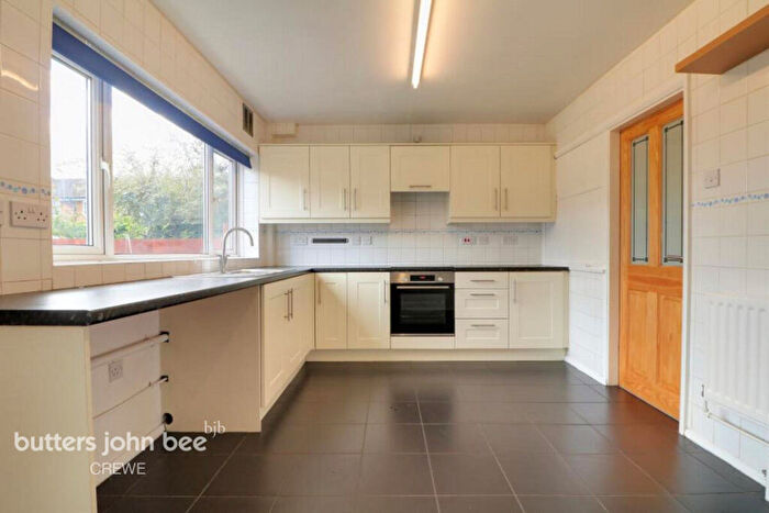 3 Bedroom Semi-Detached House To Rent In Brookside Green, Crewe, CW2