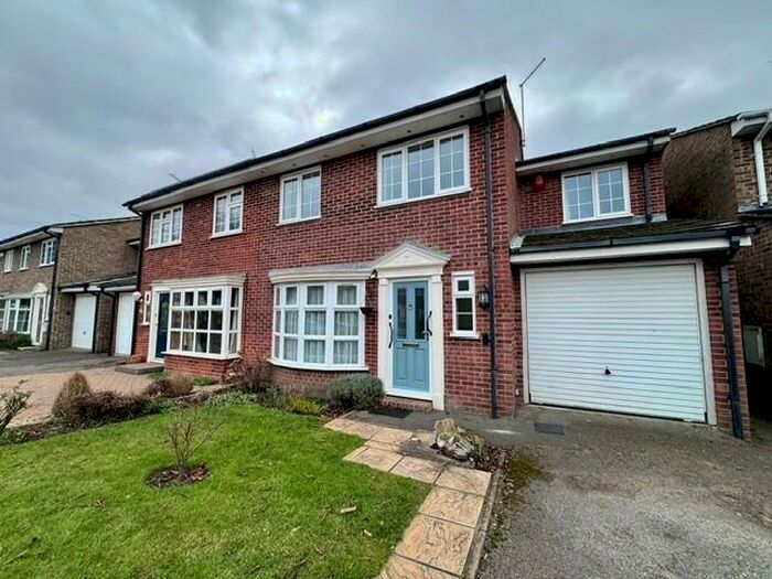 4 Bedroom Semi-Detached House To Rent In Minley Close, Farnborough, GU14