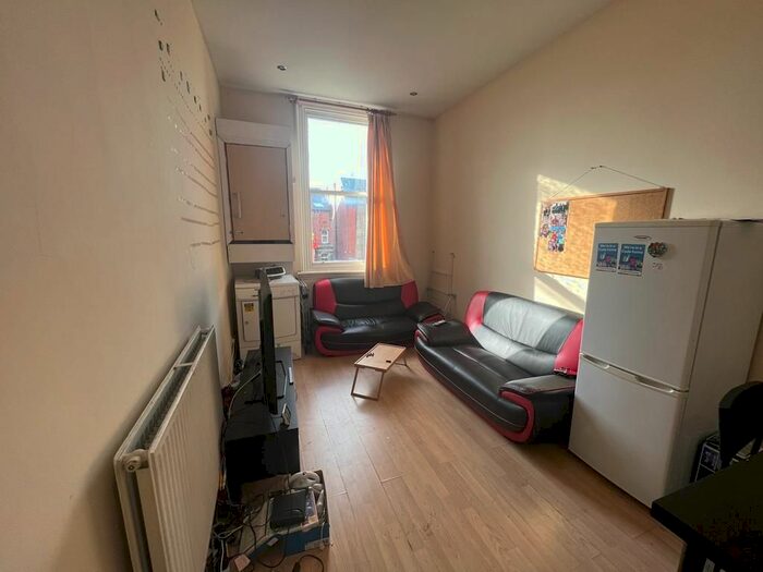 3 Bedroom Flat To Rent In Clarendon Road, Leeds, LS2