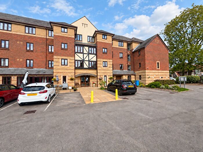 1 Bedroom Flat For Sale In Liddiard Court, Belfry Drive, Wollaston, Stourbridge, DY8