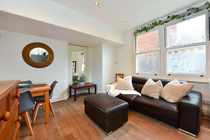 1 Bedroom Flat To Rent In Elm Park Road, Winchmore Hill, N21