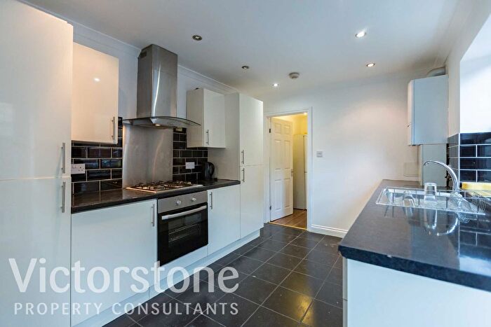 5 Bedroom Flat To Rent In London, Greater London, E3