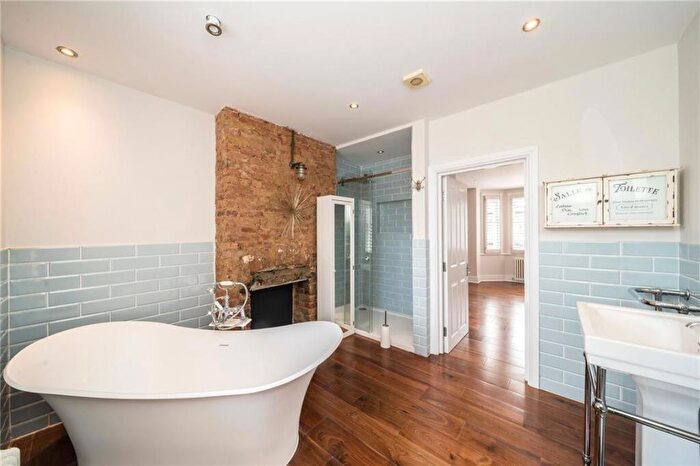 5 Bedroom Terraced House To Rent In Belleville Road, Between The Commons, SW11