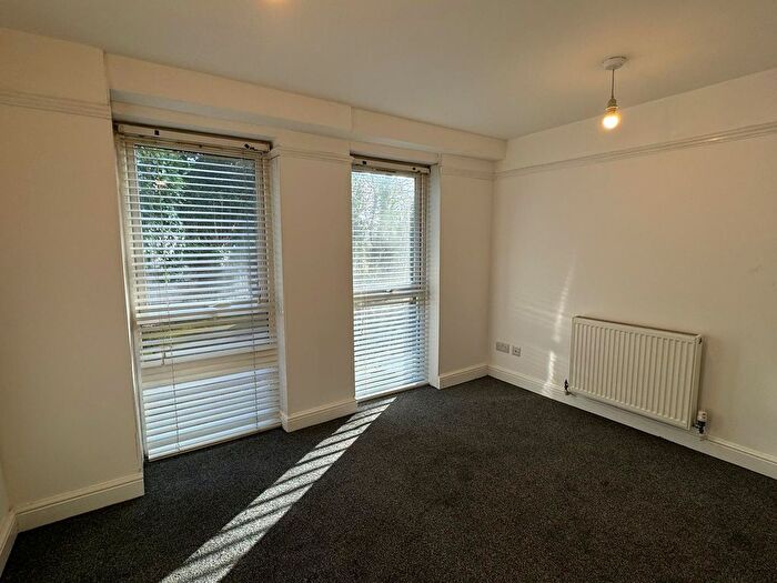 2 Bedroom Flat To Rent In Lower Warberry Road, Torquay, TQ1
