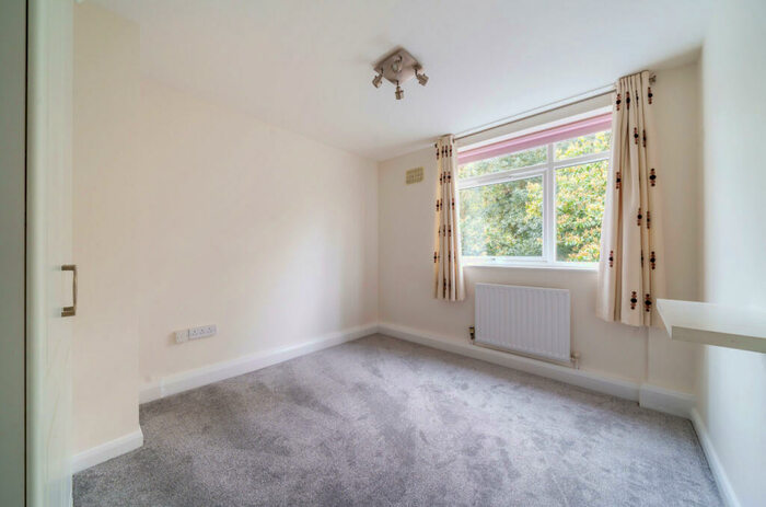2 Bedroom Apartment To Rent In Kemnal Road, Chislehurst, BR7