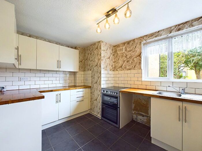 2 Bedroom Flat To Rent In Fountain Way, Shipley, BD18
