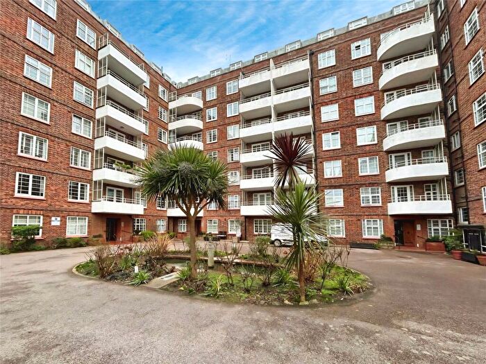 3 Bedroom Apartment For Sale In Wilbury Road, Hove, East Sussex, BN3
