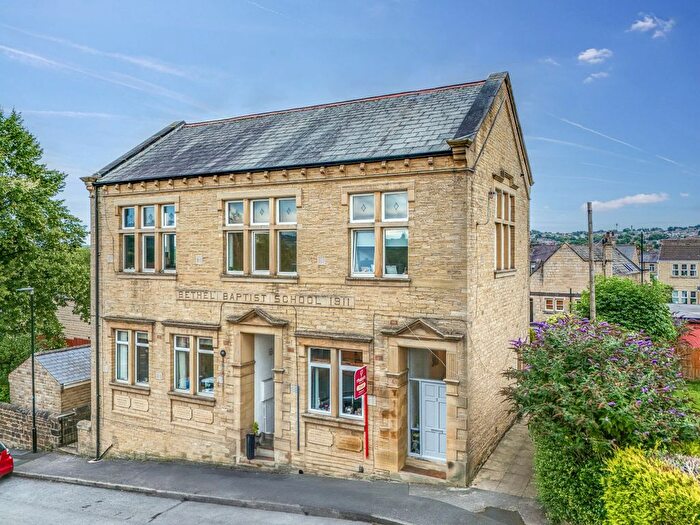 3 Bedroom Flat To Rent In The Old Chapel, St. Andrews Close, Leeds, West Yorkshire, LS13