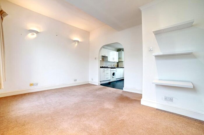 2 Bedroom Flat To Rent In Kennington Lane, London, SE11