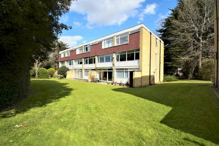 2 Bedroom Flat To Rent In Moat Court Court Road, SE9