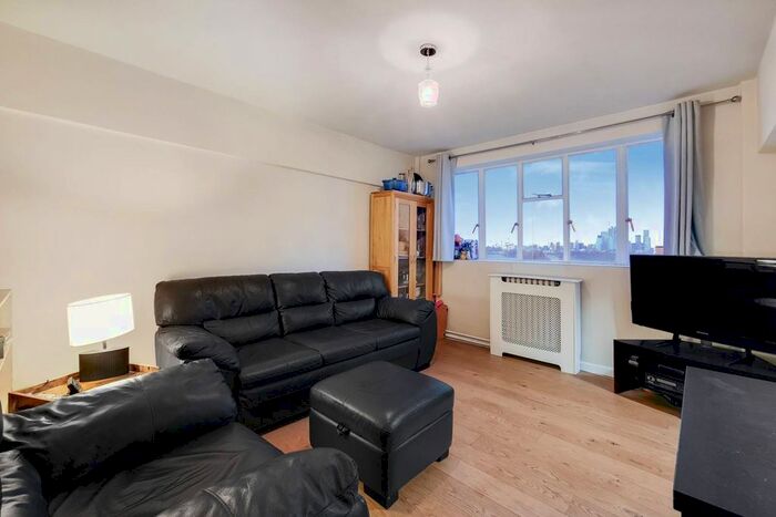 2 Bedroom Flat To Rent In Sandhurst Court, Brixton, London, SW2