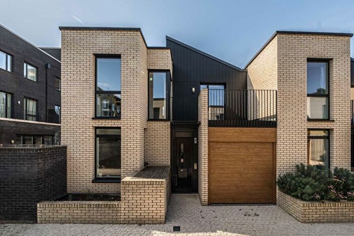 3 Bedroom Property To Rent In Coopers Lane, London, E20