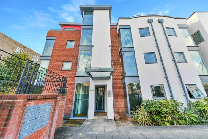 2 Bedroom Apartment To Rent In Eaton Road, Sutton, Surrey, SM2