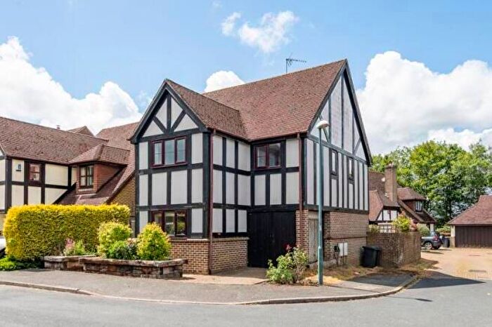 4 Bedroom Detached House To Rent In Court Meadow Close, Crowborough, TN6