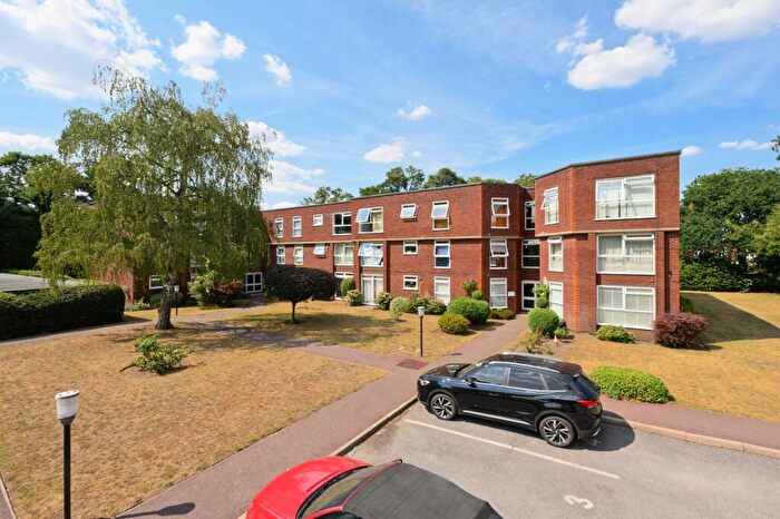 2 Bedroom Apartment To Rent In Ellesmere Road, Weybridge, Surrey, KT13