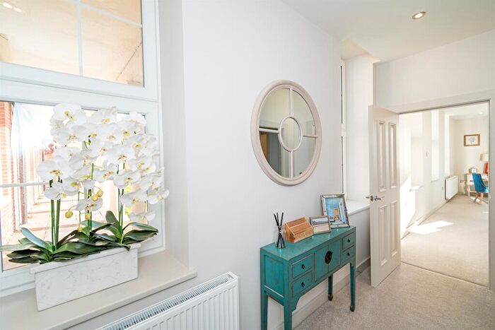 2 Bedroom Apartment For Sale In Wakeley Drive, Gosport, PO12
