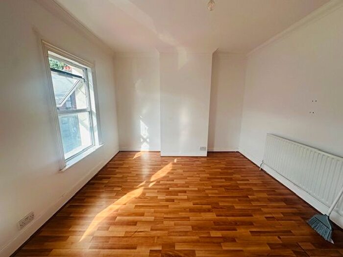 3 Bedroom Terraced House To Rent In Ridgway Road, Luton, LU2