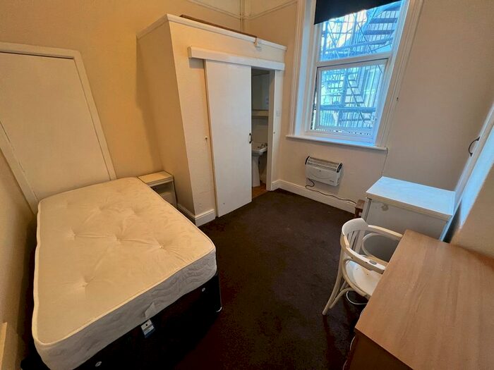 1 Bedroom Flat To Rent In Holdenhurst Road, Bournemouth, BH8