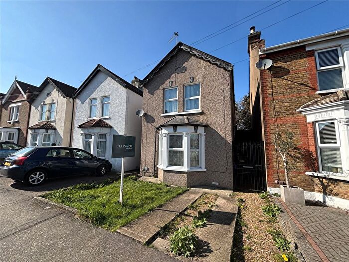 3 Bedroom Detached House To Rent In Clarence Crescent, Sidcup, Kent, DA14