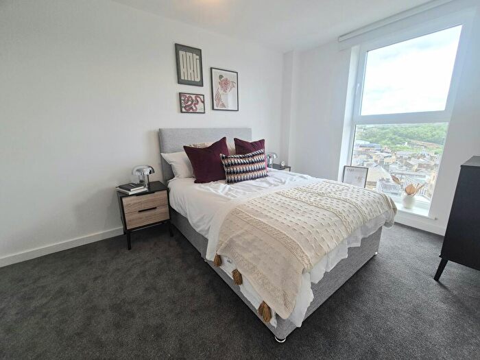 1 Bedroom Apartment To Rent In Cow Green, Halifax, HX1