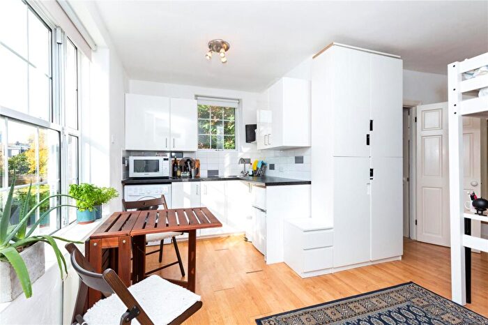 Apartment To Rent In Elwood Street, Islington, London, N5